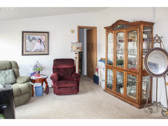 161 Green Siding Rd, Roseburg, OR 97471